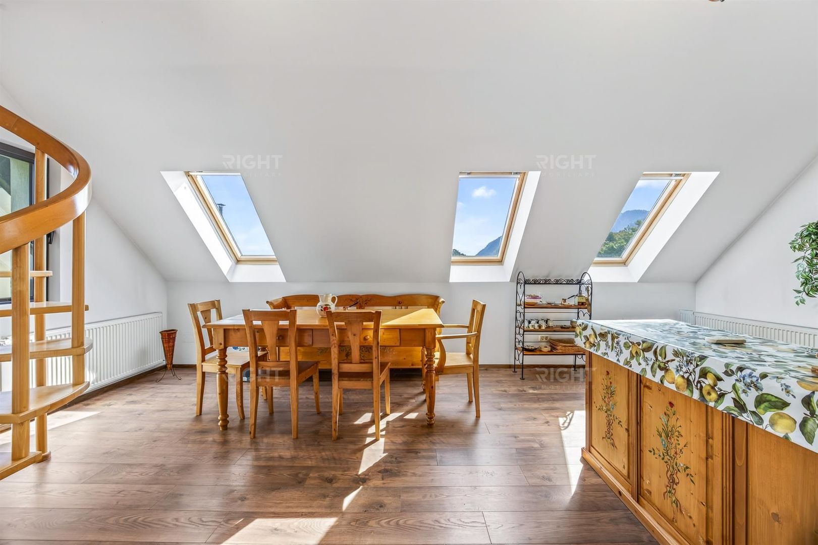Casa pe 3 niveluri | Terasa cu priveliste | 3 parcari | Pozitie centrala - Poză 5