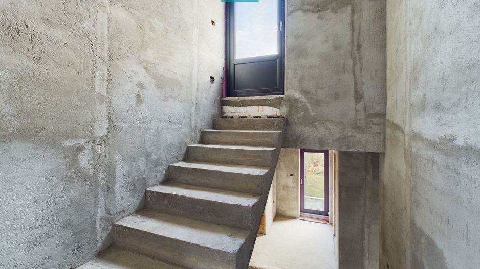 Vilă modernă pe 3 niveluri la gri în Poltura - Poză 28