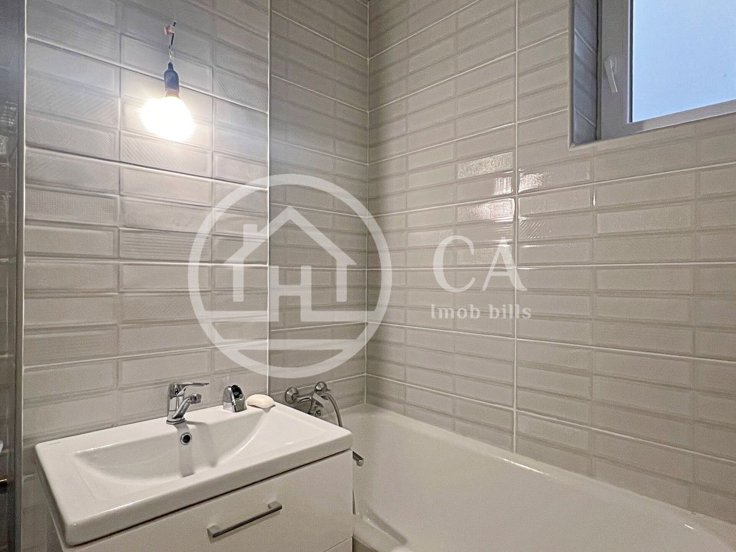 Apartament cu 3 camere de vânzare in cartierul Rogerius, Oradea - Poză 4