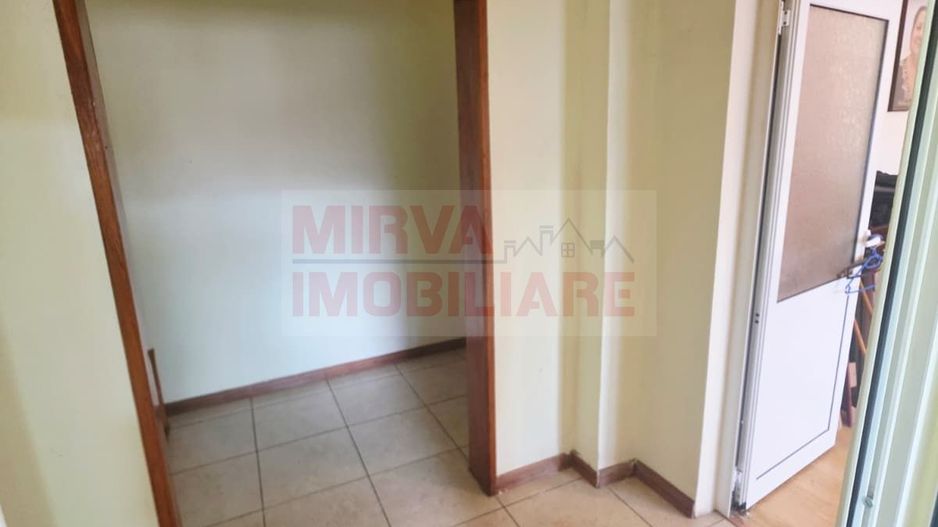 Vanzare apartament 2 camere decomandat, Malu Rosu, parter inalt - Poză 12