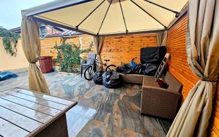 De vanzare - Casa 2 camere, renovata - singur in curte -Piata Centrala - Poză 1