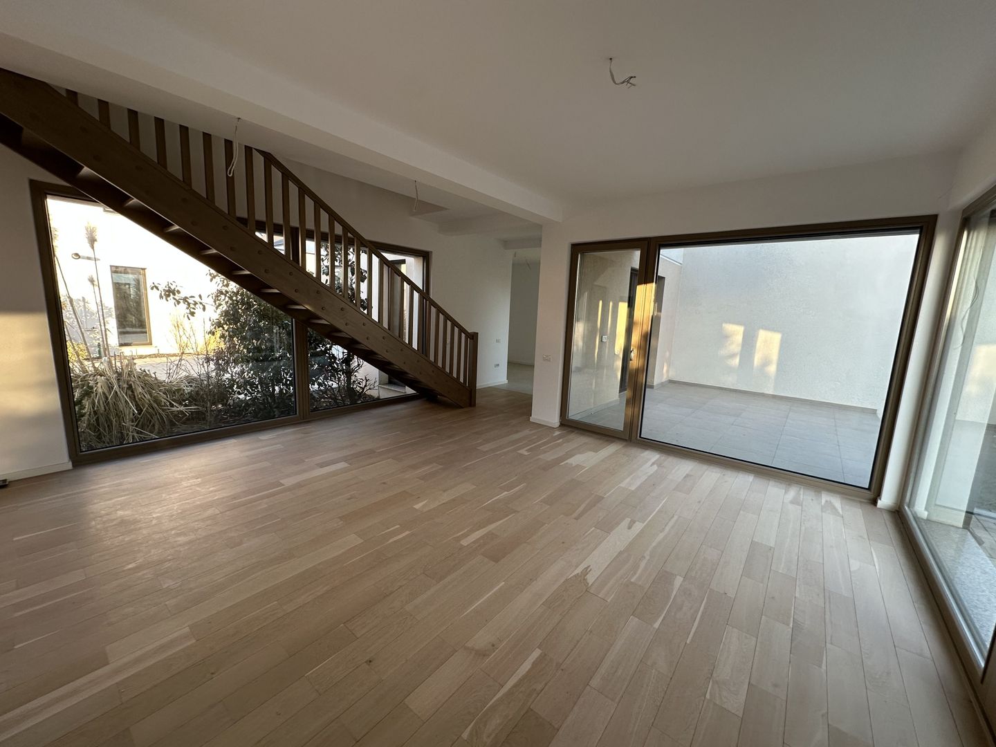 Casa cu 5 camere - Dumbarvita - Poză 1