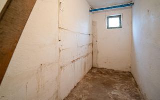 Casa singur in curte  cu dublu front stradal cu garaj in Iosia - Poză 9