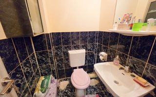 Apartament 3 camere, 65 mp utili, 2 bai, etaj 2, Cetate, zona Stadion - Poză 6