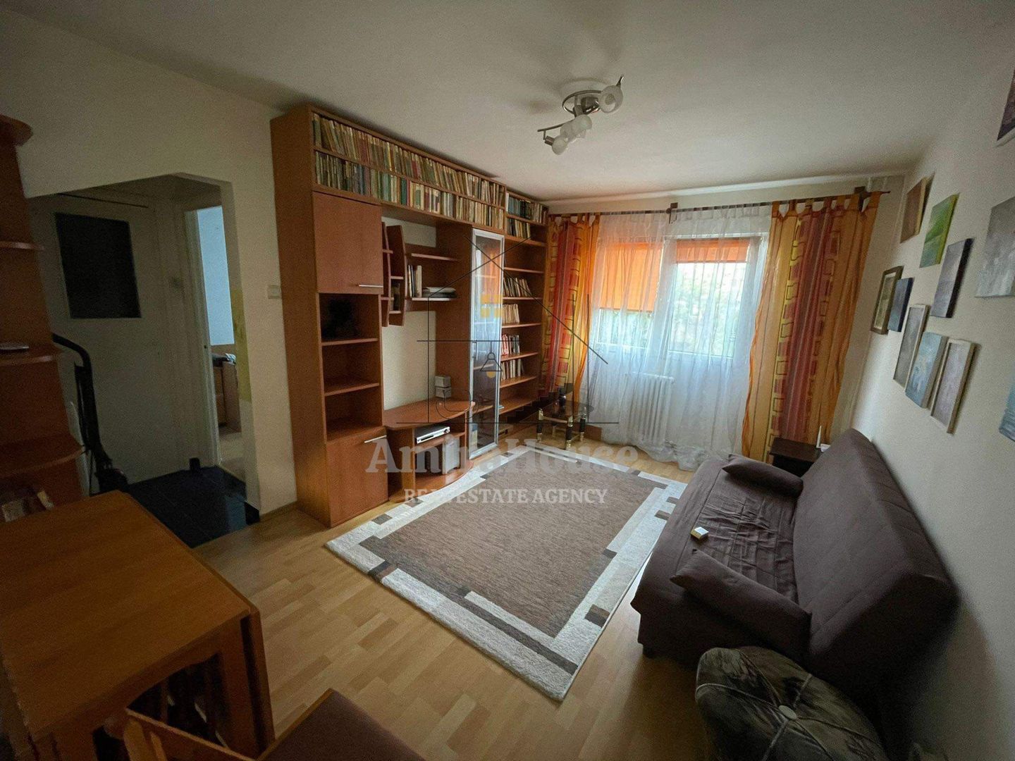 Apartament 3 camere etaj 1 zona strazii Bucegi - Poză 1