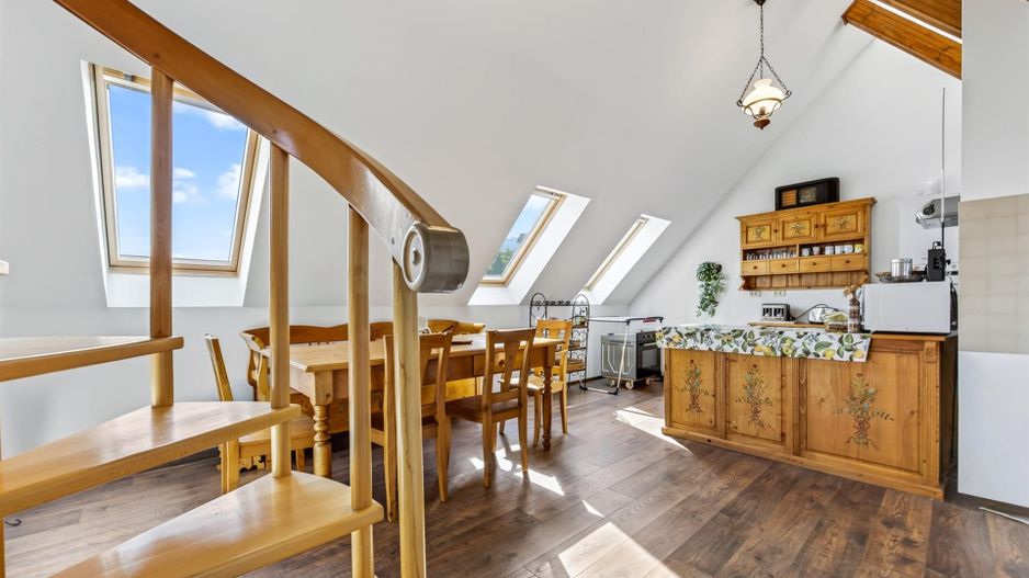 Casa pe 3 niveluri | Terasa cu priveliste | 3 parcari | Pozitie centrala - Poză 14