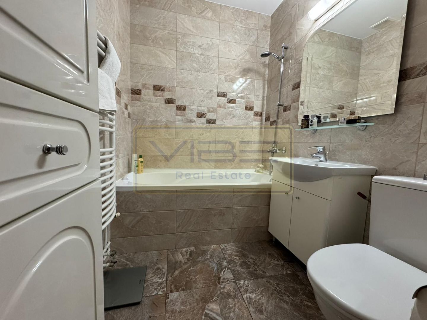 Apartament 3 camere 2 bai central Rond Podu Ros - Poză 16