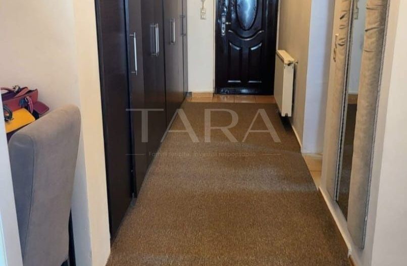 Apartament 3 camere modern, decomandat,  zonă excelentă. - Poză 3