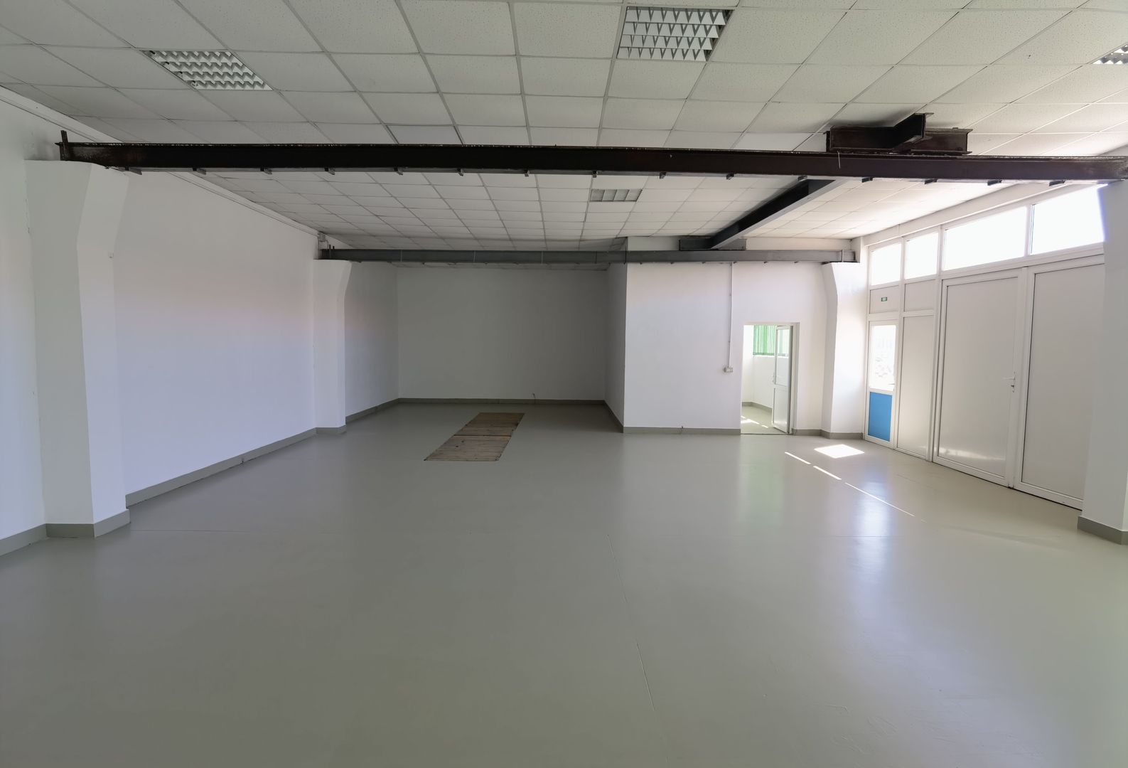 Proprietate industriala  la 35 km de TM - Poză 12