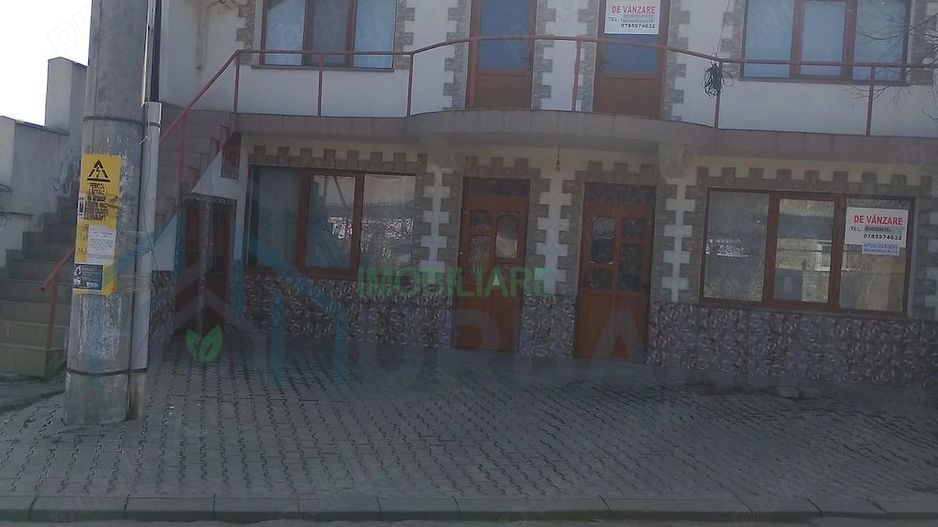 Casă cu teren de vânzare în Târgu Frumos - Poză 1