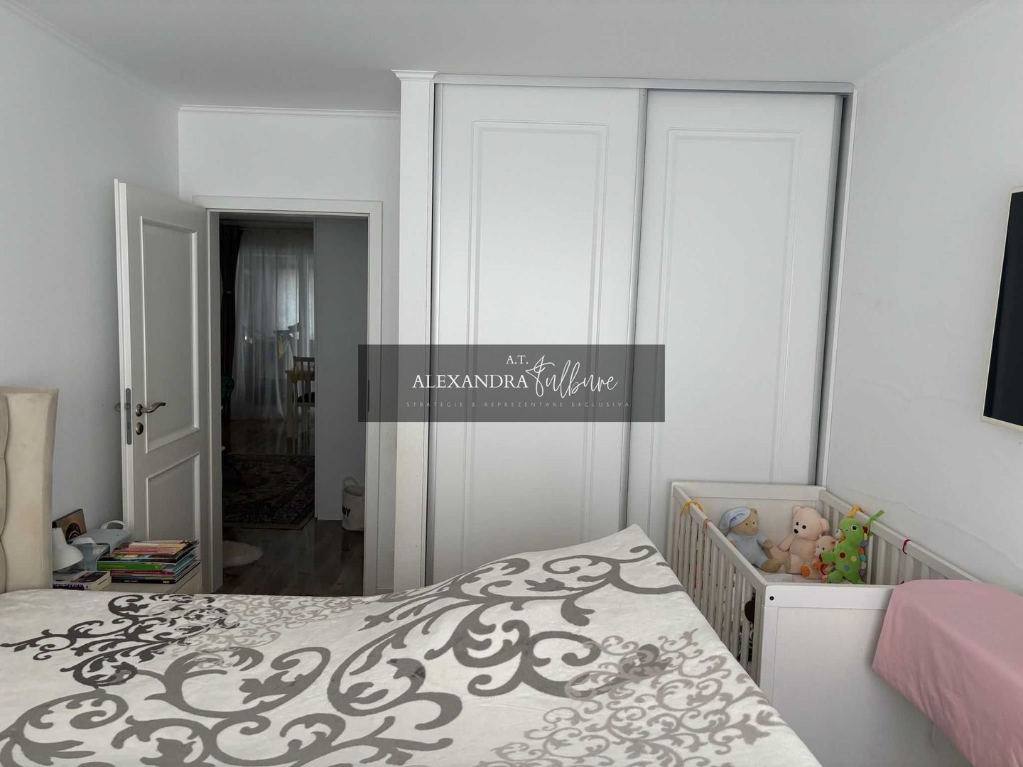 Apartament 3 camere, 2 balcoane, etaj intermediar - Poză 8