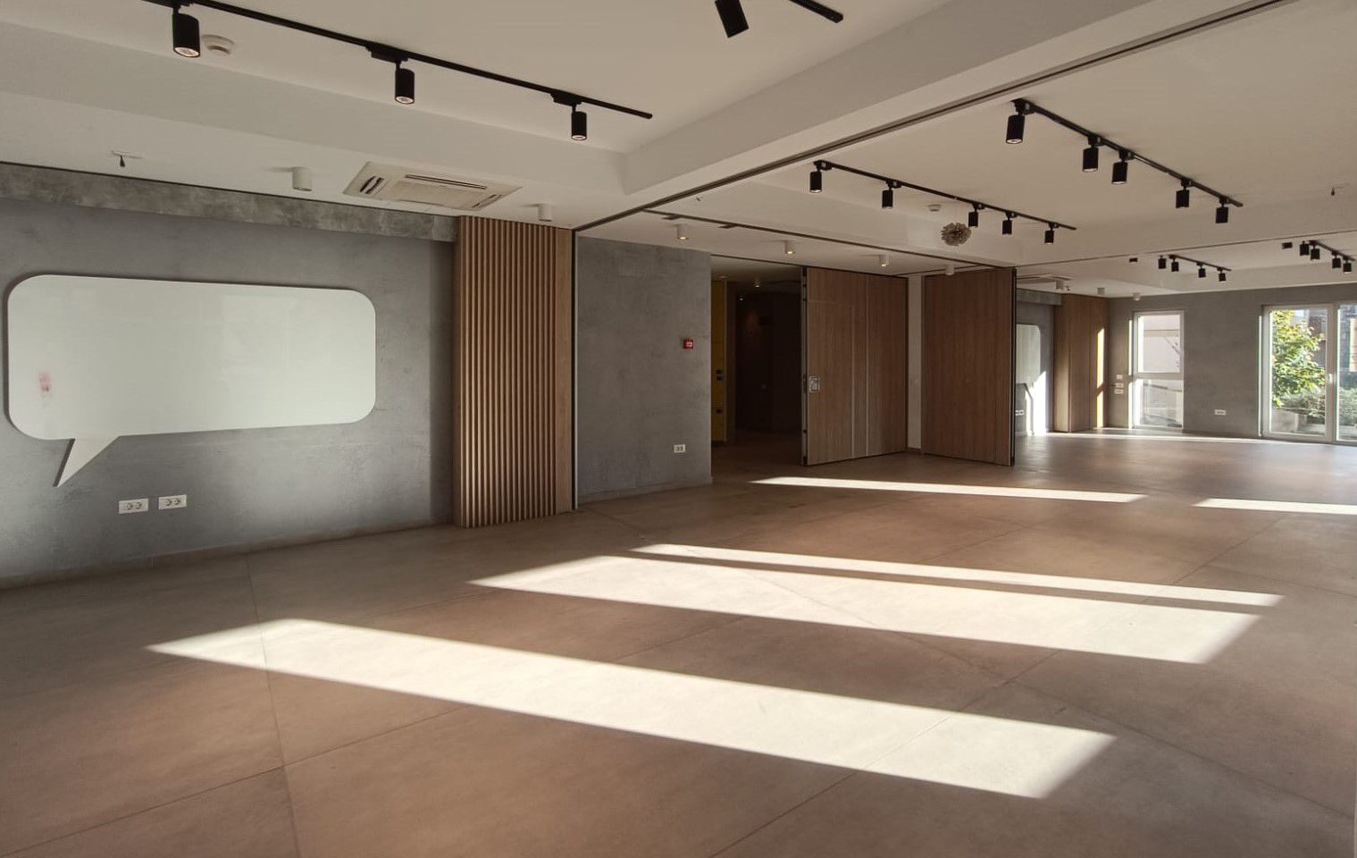 Inchiriem spatiu comercial 202 mp zona Coresi - Poză 9