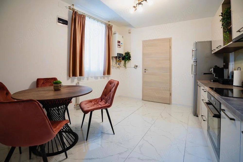 De vânzare apartament 2 camere semidecomandat Centrul Istoric Brasov - Poză 1
