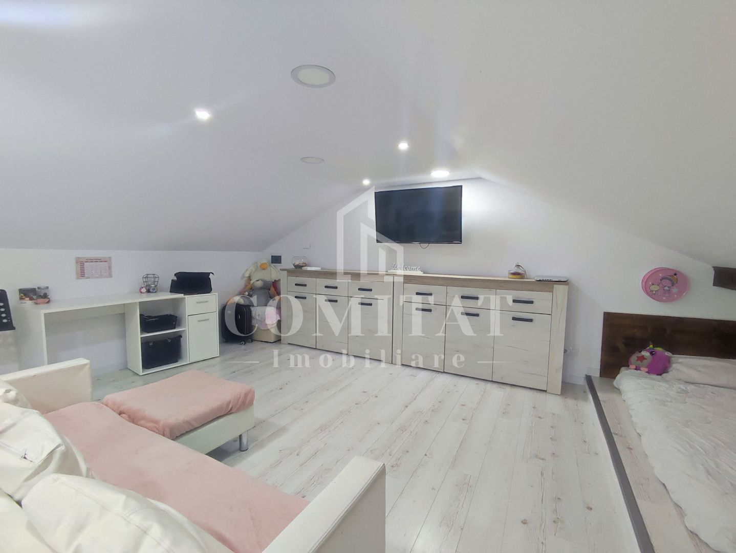 Casă cu finisaje moderne | La cheie | 4 camere | Localitatea Dezmir - Poză 12