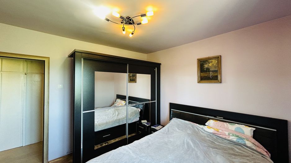 Apartament decomandat, cu 3 camere, 2 bai, 2 balcoane - Zona Strand - Poză 1