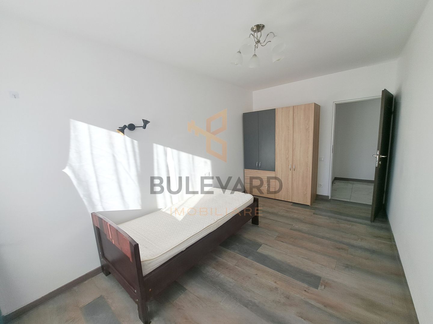 Apartament 3 camere, 2 bai, parcare, zona Metro! - Poză 8