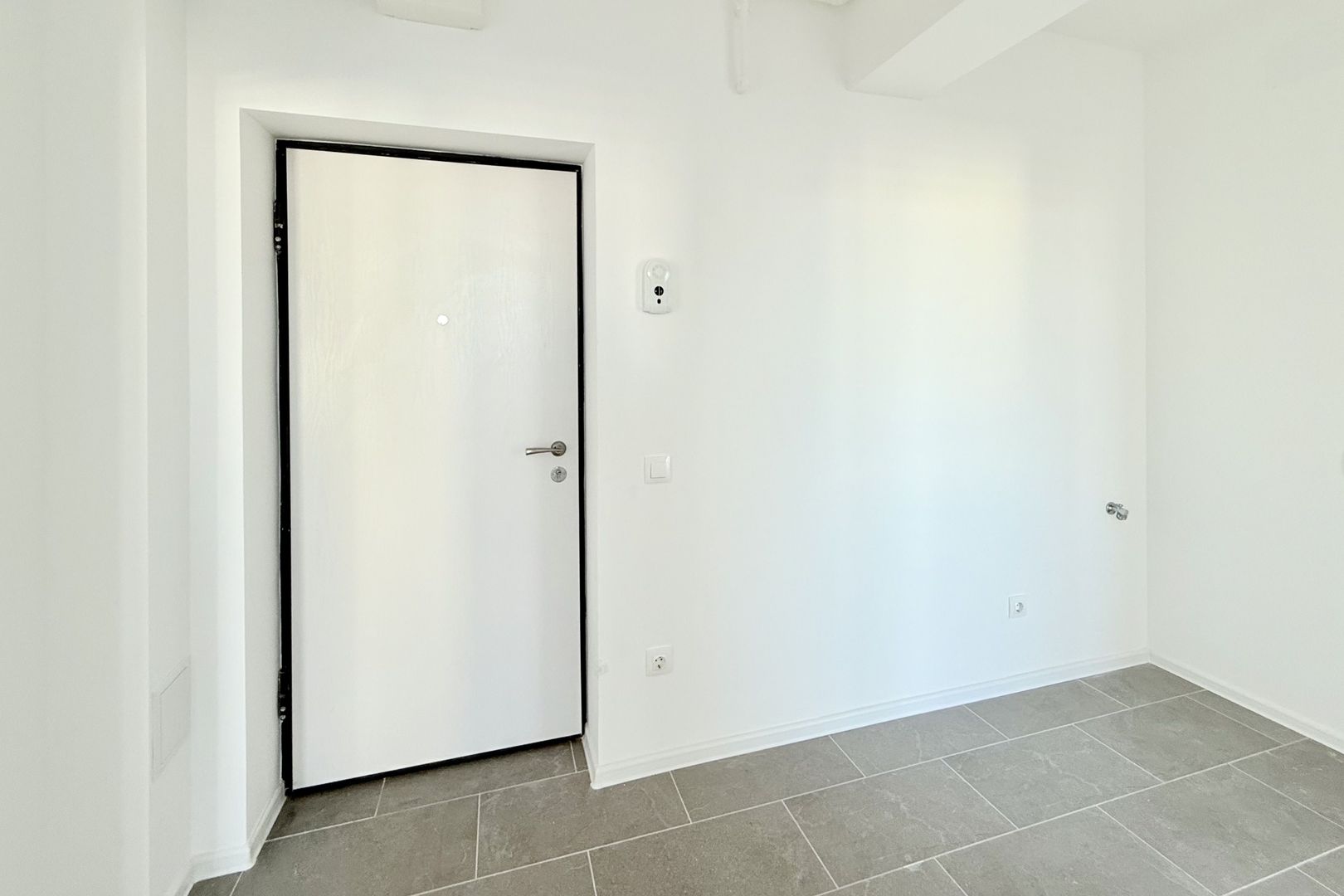 Apartament 3 camere spațios, amenajat, bloc nou, comision 0% - Poză 2