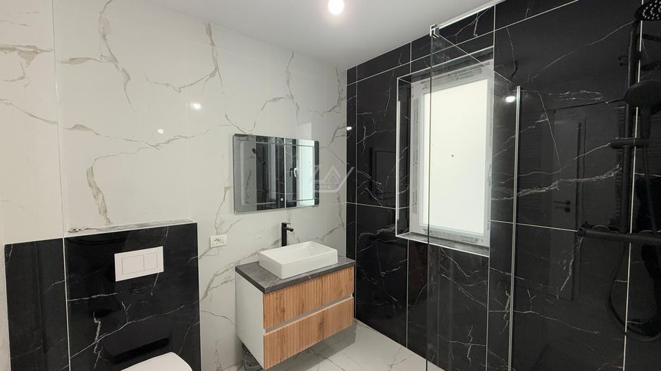 Decomandat. Spatios. Loc de parcare. - Poză 4