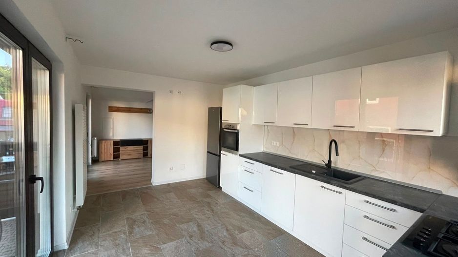 Apartament spațios cu 3 camere , - LA CURTE - 83 mp - Poză 3