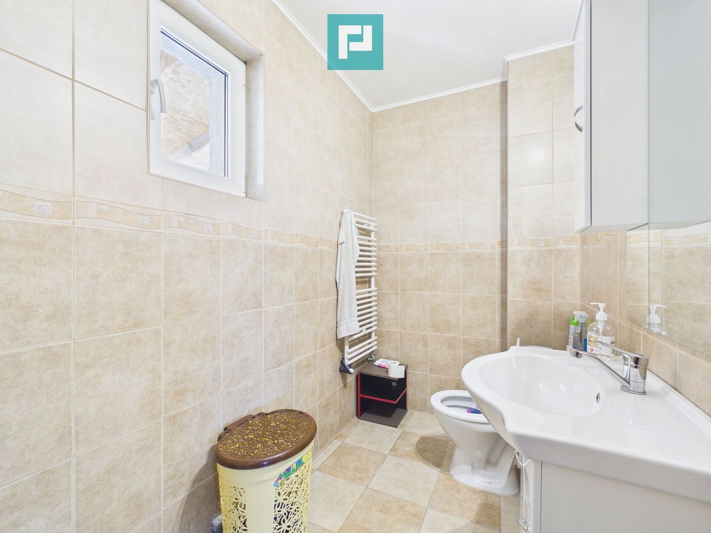 Casă individuală 8 camere - Dudeștii Noi - Poză 15