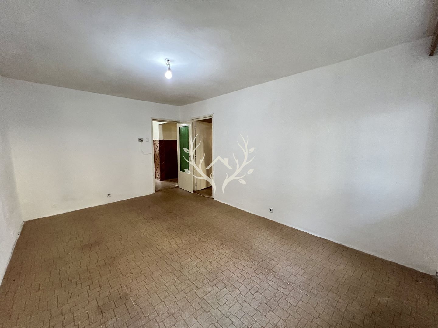 Apartament cu 3 camere, pregatit pentru renovare in Zorilor - Poză 3