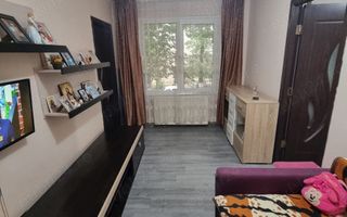 De vanzare apartament cu 3 camere - Poză 1