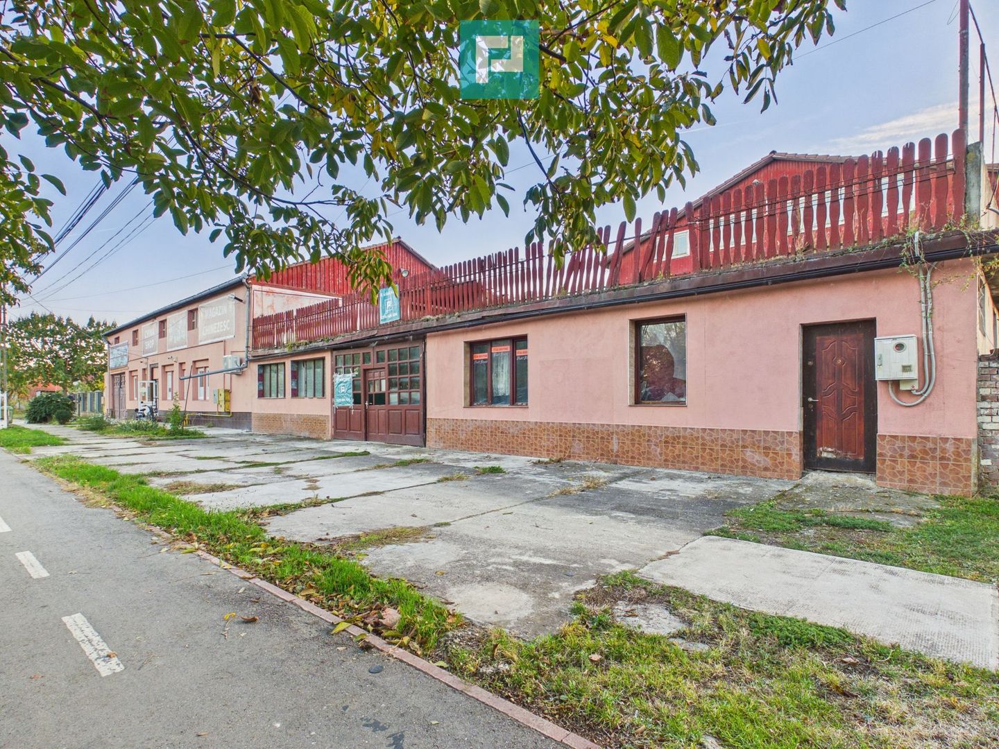 Proprietate impresionantă Sântana - 3500 mp utili - Poză 4