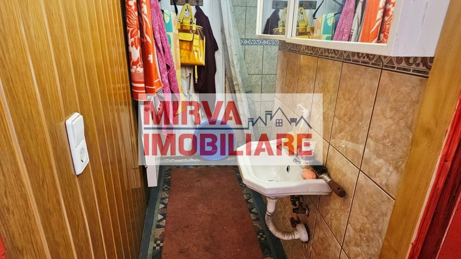 🏡 Casă spațioasă cu 9 camere în Strejnicu – pentru locuință, birouri - Poză 14