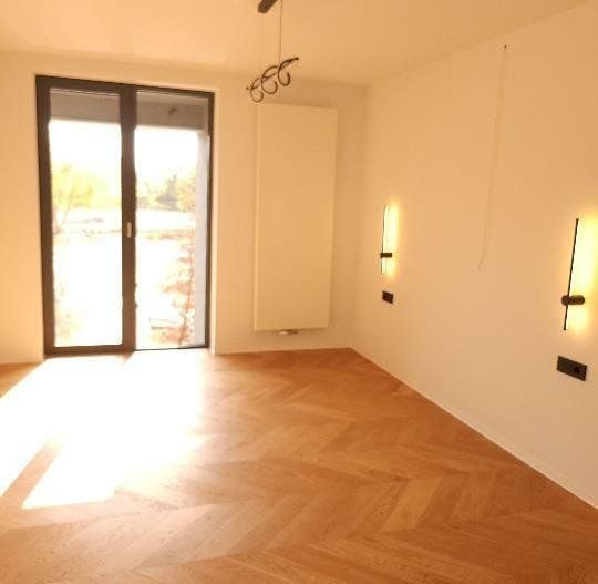 Apartament tip Loft cu finisaje industriale si gradina - Poză 7