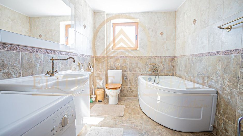 Ovidiu Sud - Zona premium - Vila impozanta, curte mare, garaj, terasa! - Poză 15