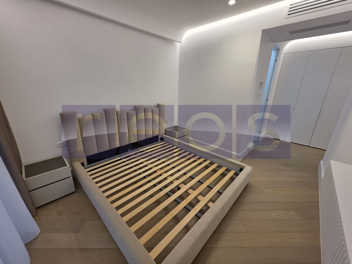 VANZARE APARTAMENT 80MP | 3 CAMERE | MOBILAT-UTILAT LUX | TERASA 24MP - Poză 7
