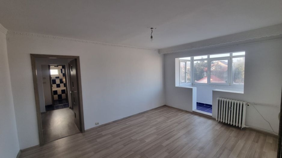 Apartament 3 camere, semidecomandat, zona Miron Costin - Poză 1