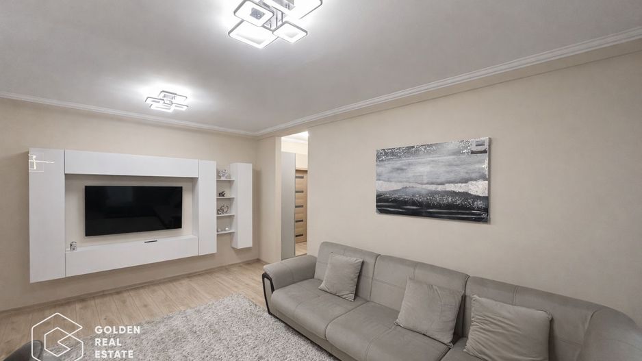 Apartament superb, BERMO, 2 camere, etaj 1, totul nou, centrala proprie, balcon - Poză 5