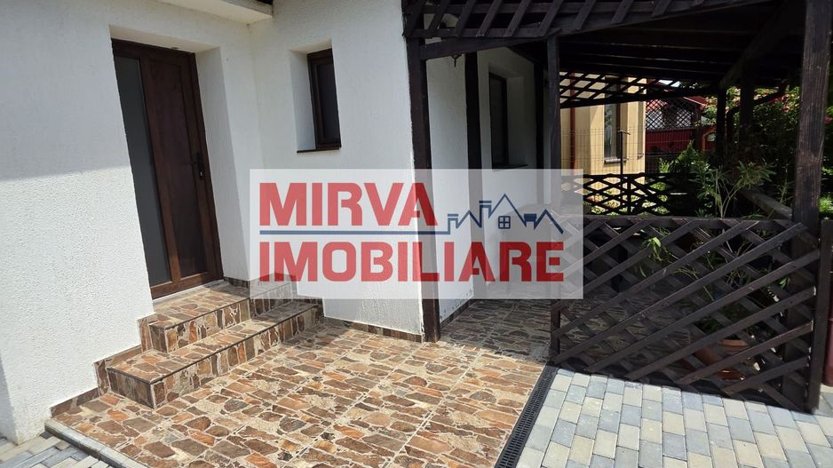 🏡 Casă renovată cu 6 camere, teren 557 mp – Berceni, Prahova - Poză 2
