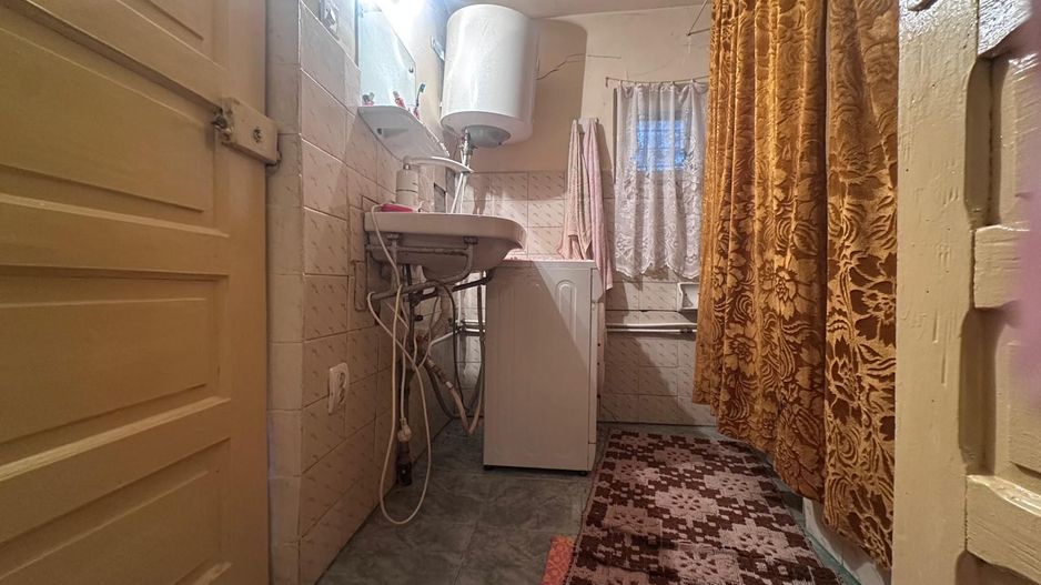 Vanzare casă cu teren mare în satul Cazaci – aproape de Târgoviște - Poză 8