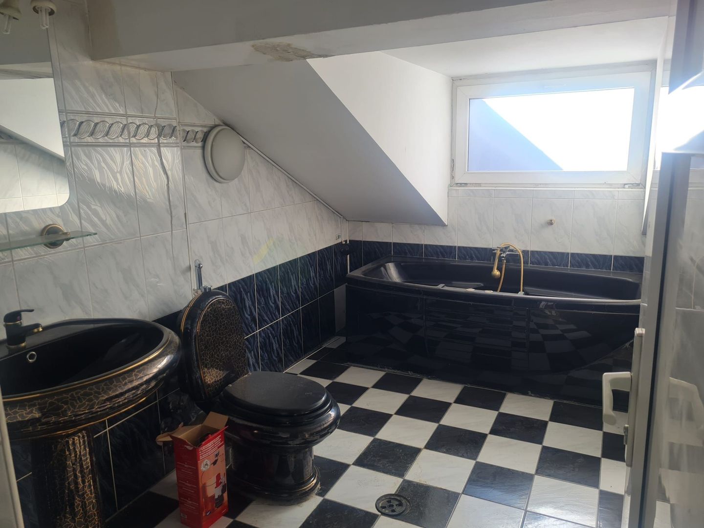 Casă de închiriat 10 camere Strada Știrbei Vodă - Poză 8