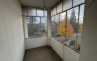 Investiție cu potențial: 2 apartamente + mansardă – Comison 0 - Poză 3