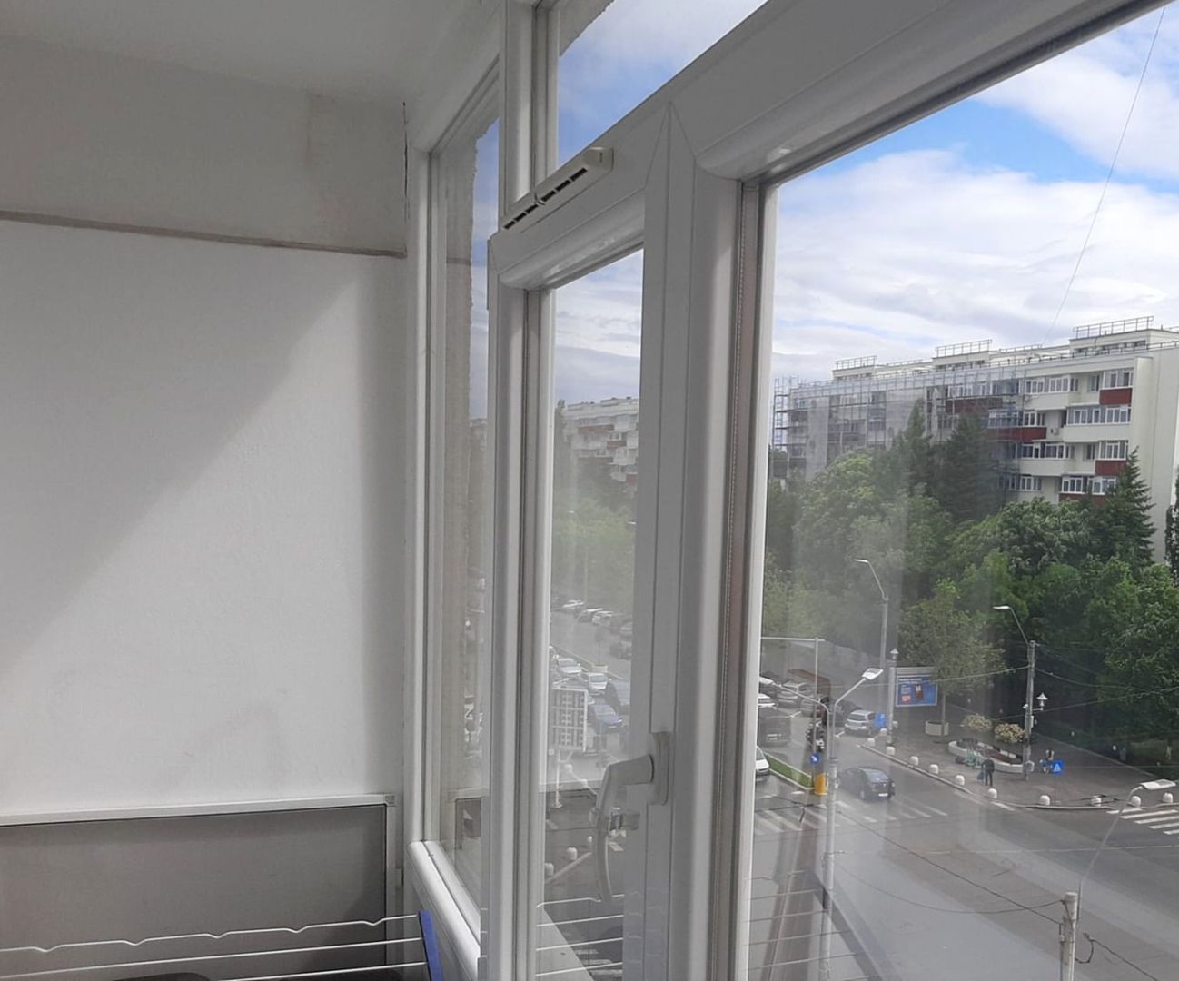 APARTAMENT CARE ÎȚI DĂ SENZAȚIA DE ACASĂ DIN PRIMA SECUNDĂ - Poză 3
