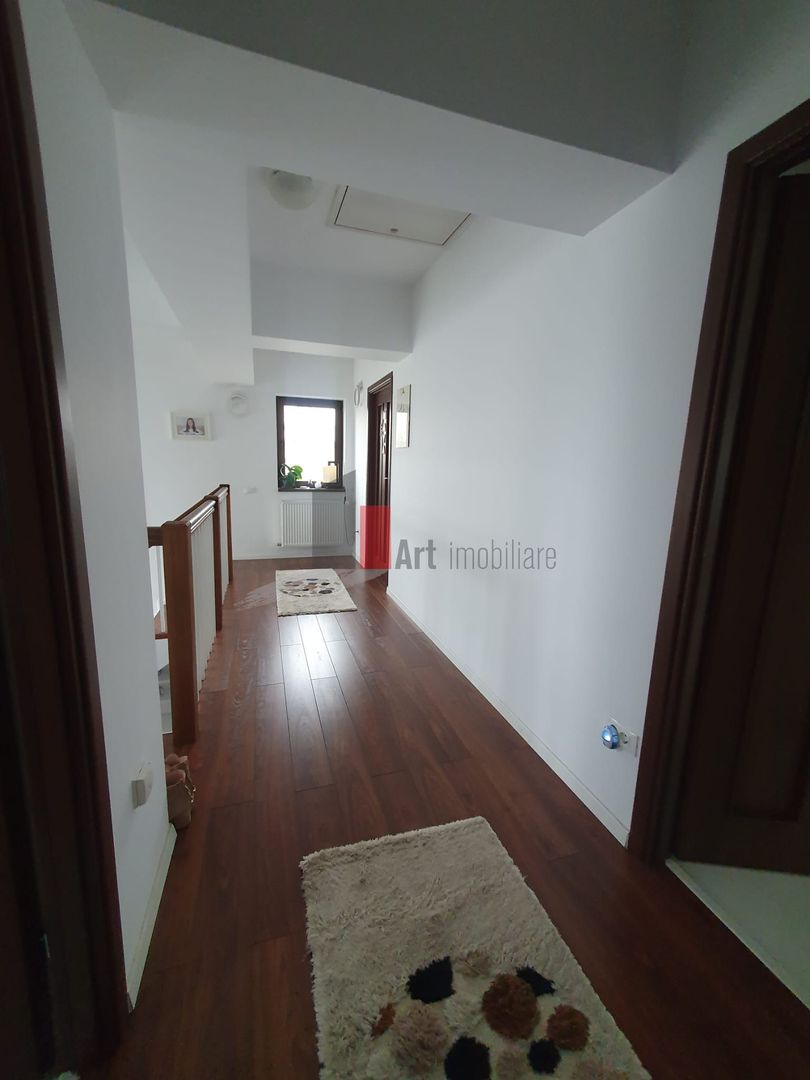 Vila superba Tunari cu piscina - Poză 15