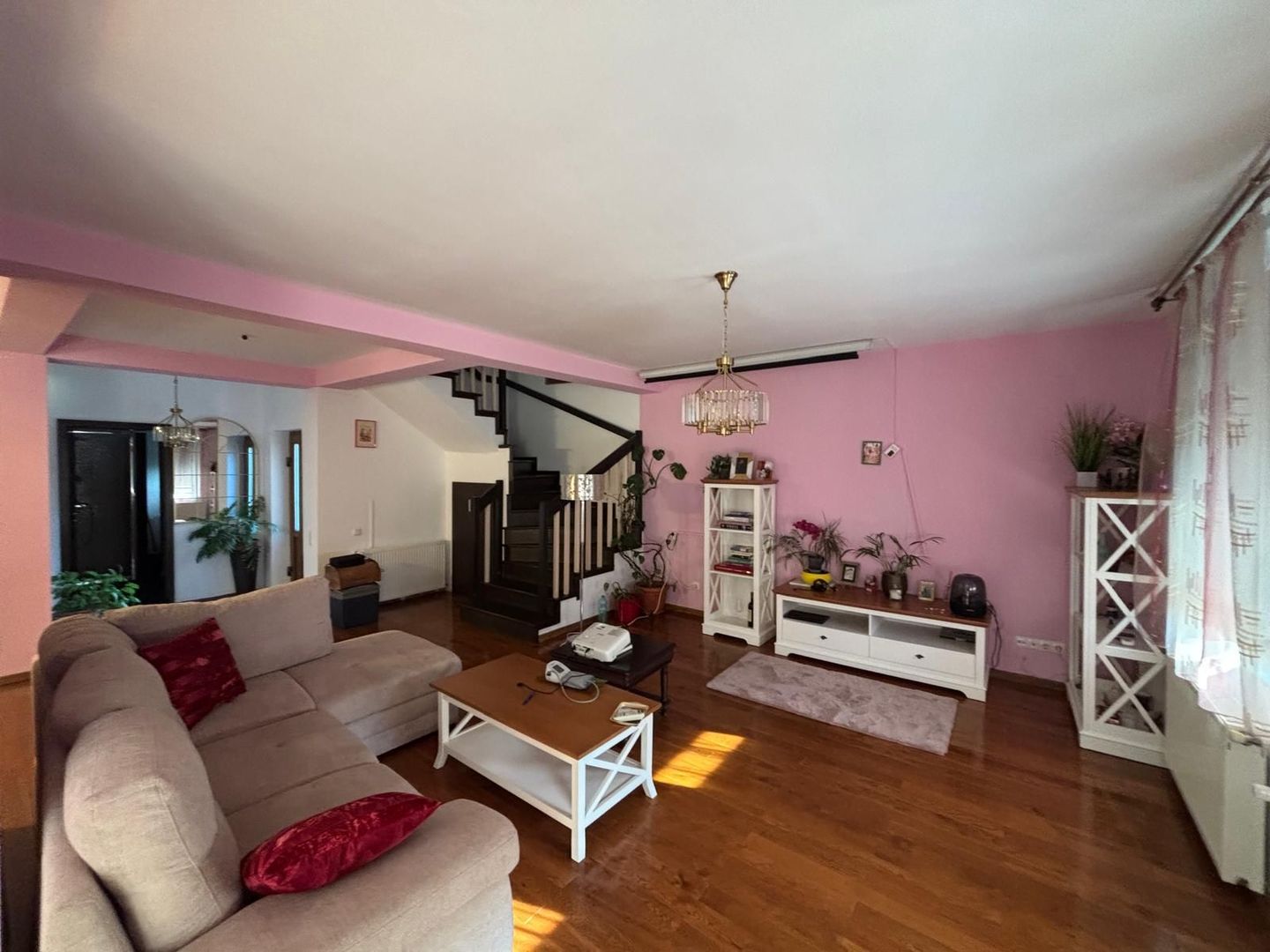 Vila deosebita aproape de padure - Poză 5