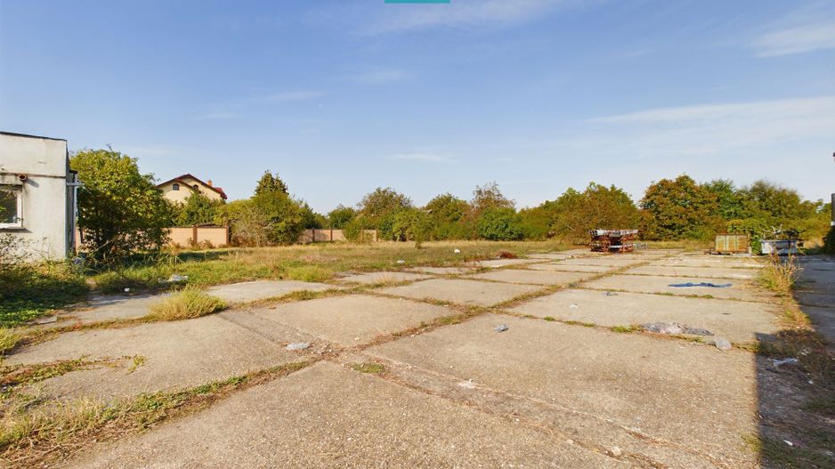 Spațiu industrial cu platformă betonată și teren - Poză 11
