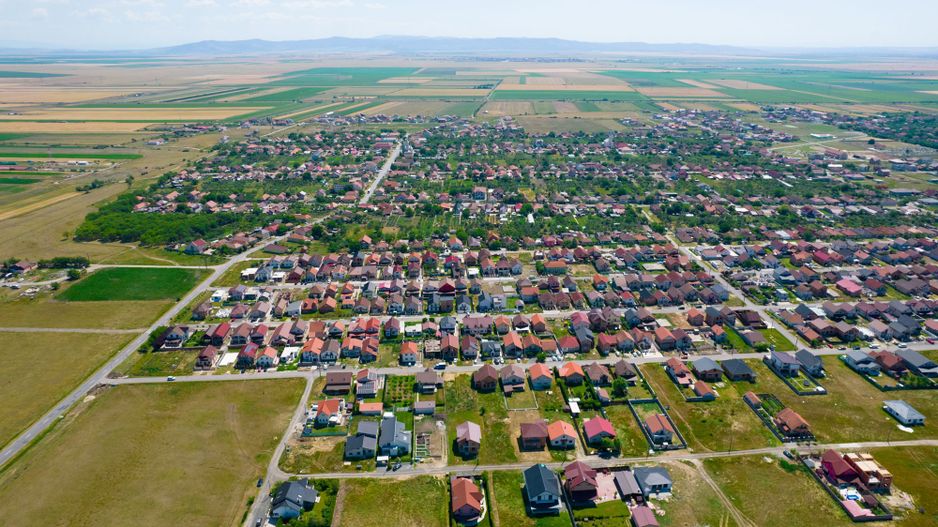 Casă la roșu în Livada - Poză 8