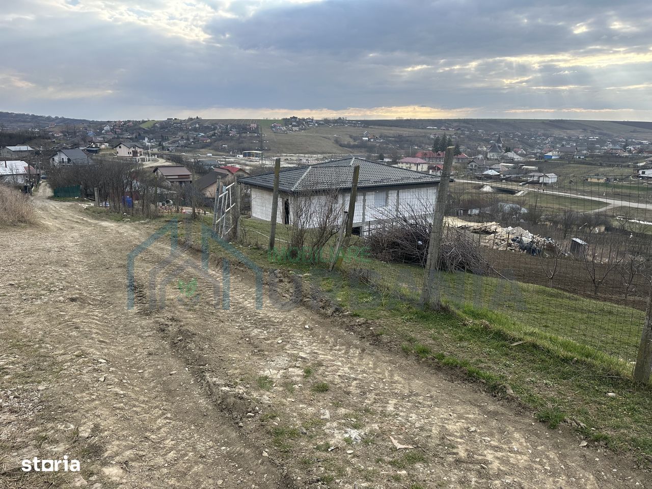 Teren intravilan 1724mp - Poză 3