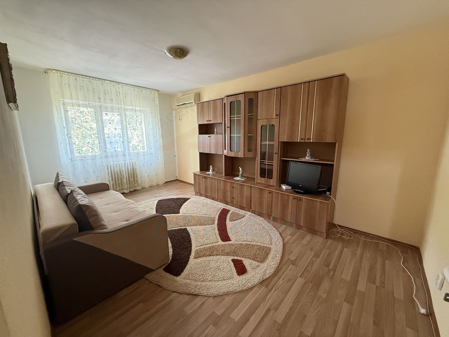 🏛️ De închiriat 2 camere, Micro 20, 350 euro/luna - Poză 2
