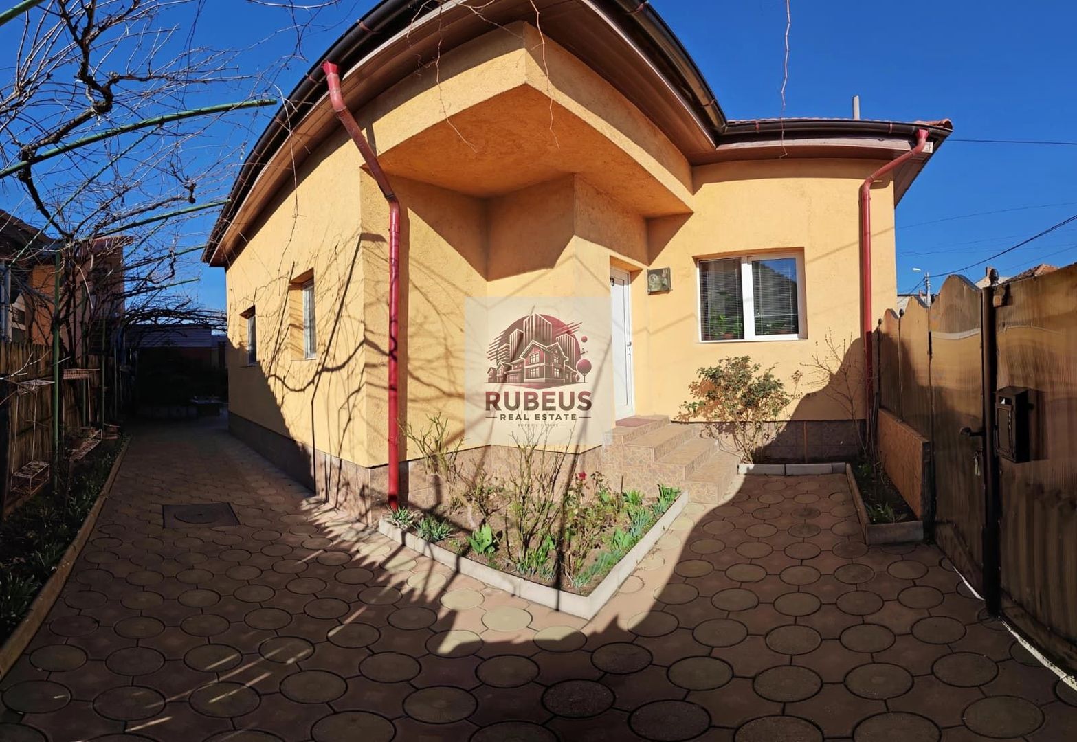 Casa cu personalitate in Calomfirescu – spatiu, liniste si teren gener - Poză 2