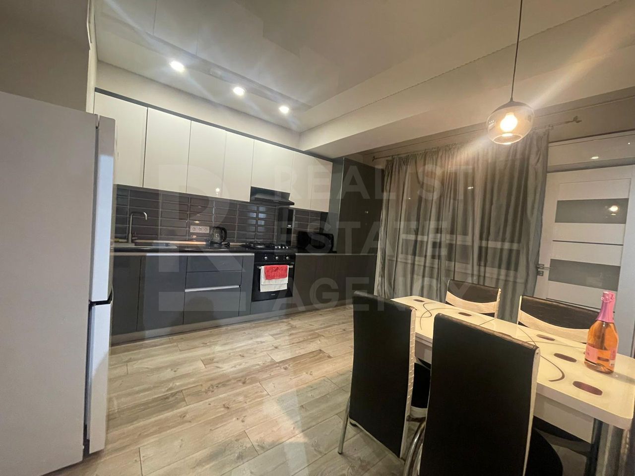 Chirie, apartament, 2 camere, str. Liviu Deleanu, Buiucani - Poză 1