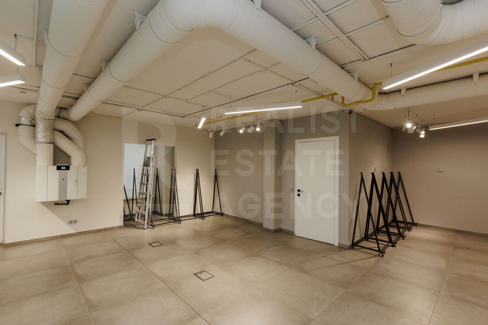 Vânzare, spațiu comercial, amplasat în Ungheni, pe str. Mihai Eminescu - Poză 28