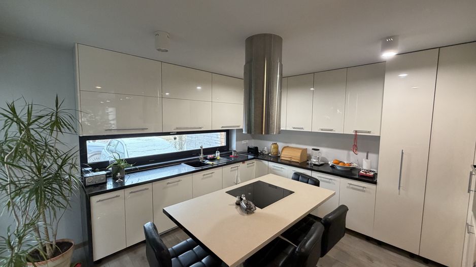 Duplex modern – arhitectură contemporană, spații luminoase - Poză 16