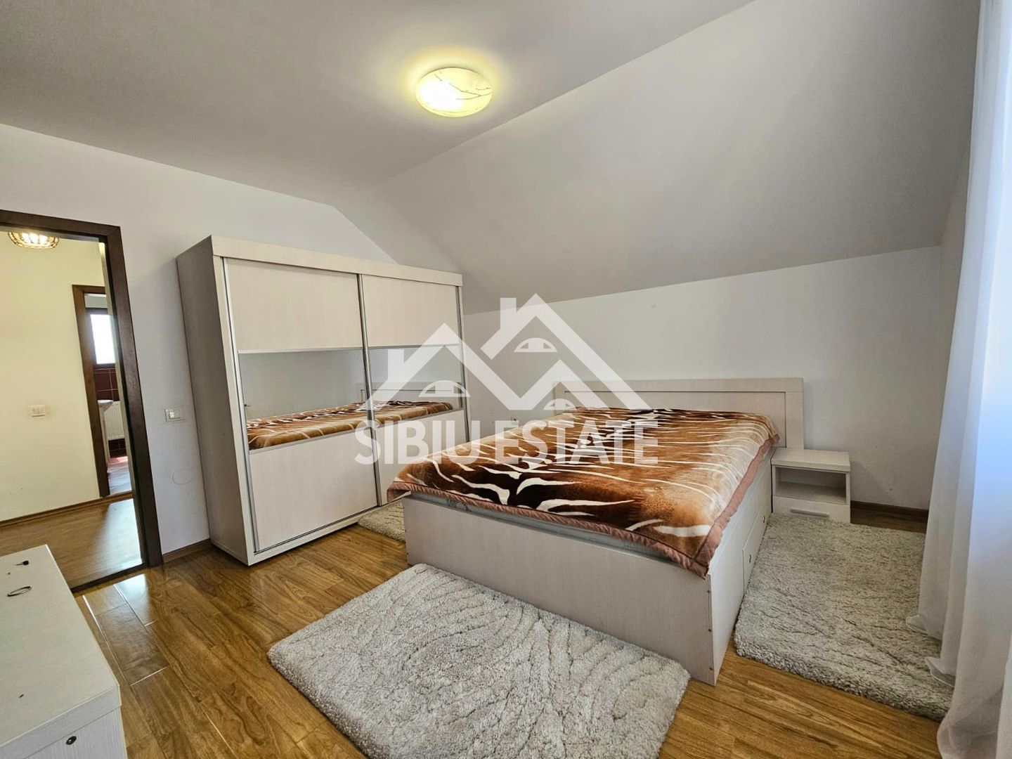 Casa de inchiriat 6 parcari - Poză 10