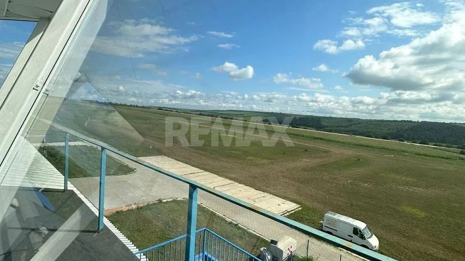 Aerodromul Horesti 24 ha teren + 1400 m2 hangare și 550 m2 cladire administrativa - Poză 20